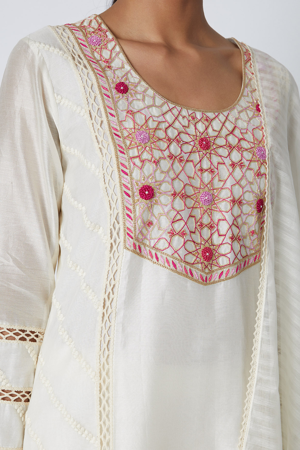 Women's Beige Embroidered Kurta Set Closeview