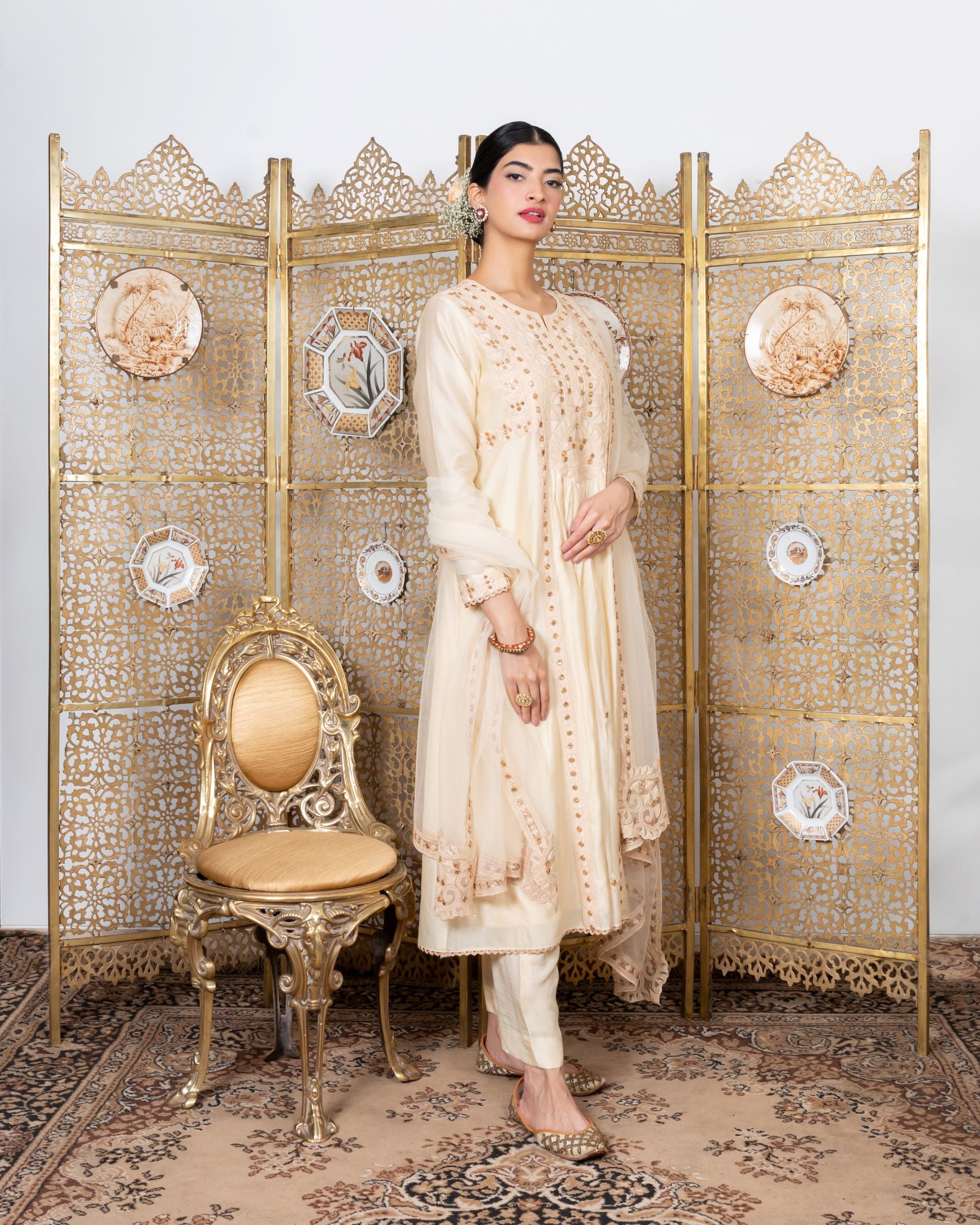Beige Embroidered Kurta Se frontview