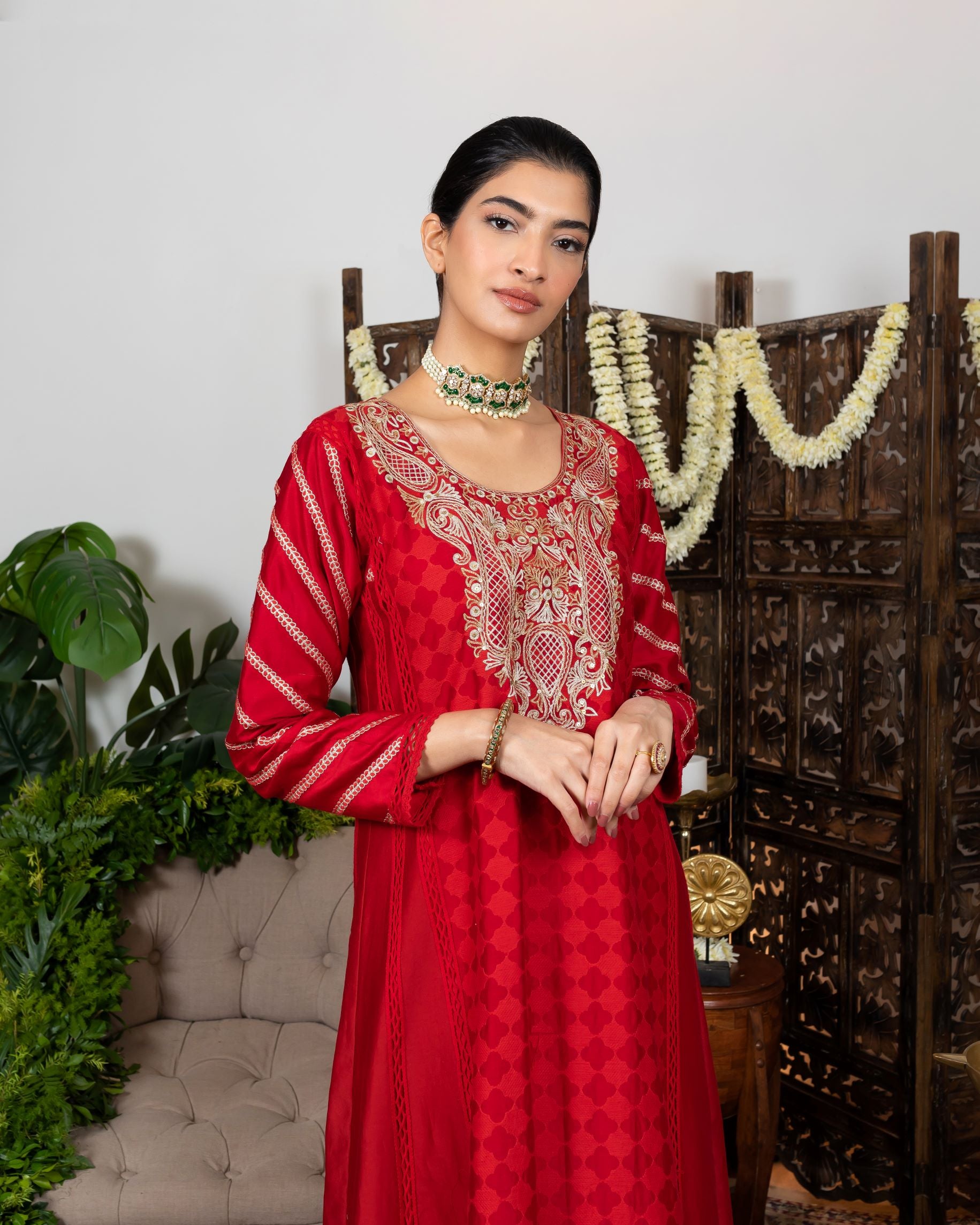 Red Embroidered Kurta Set for Women's closeciew