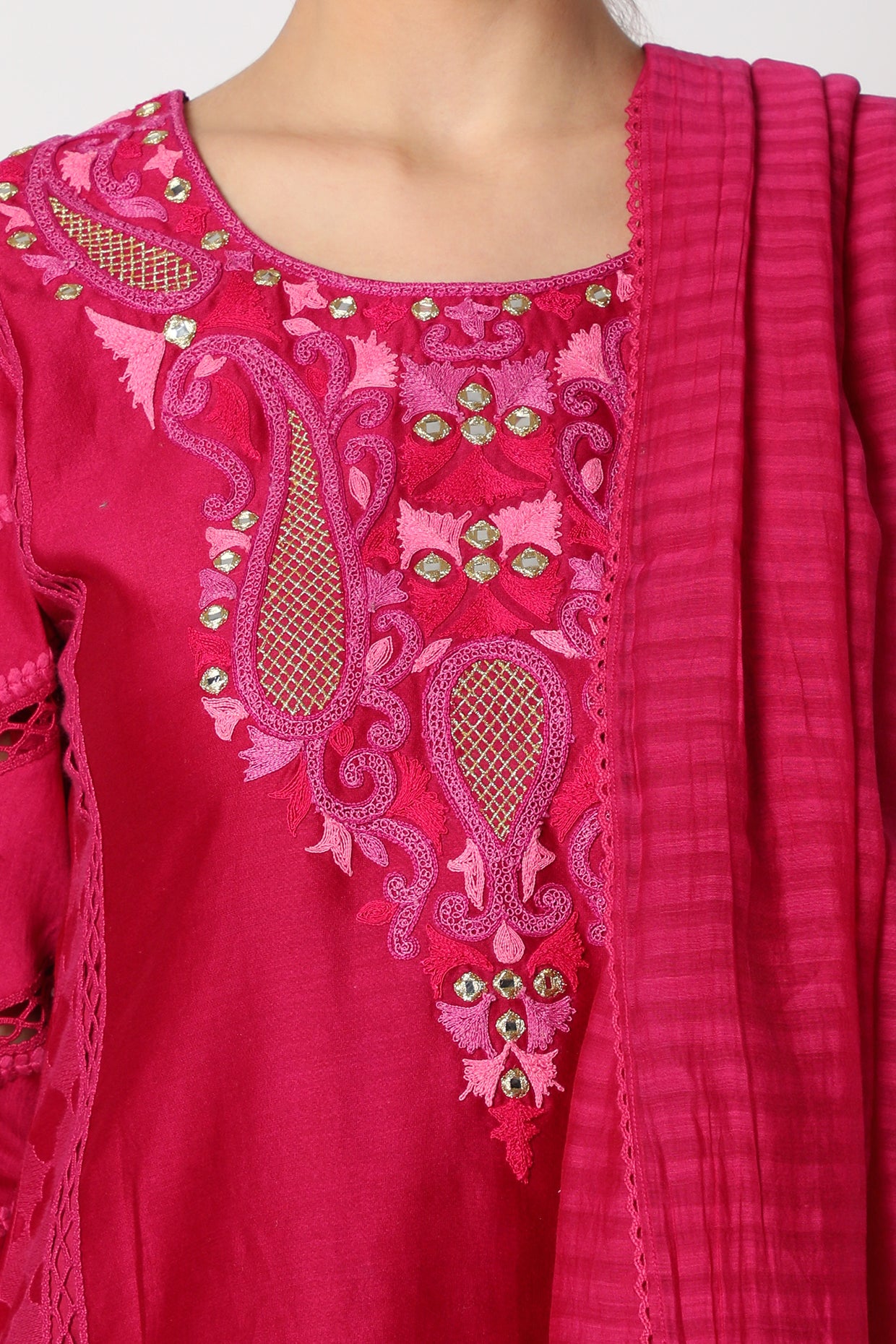 Magenta Embroidered Kurta Setcloseview