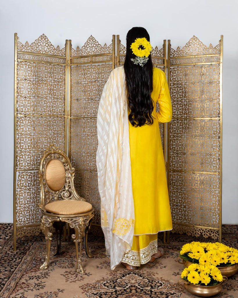 Women's Yellow Embroidered Kurta Set backview