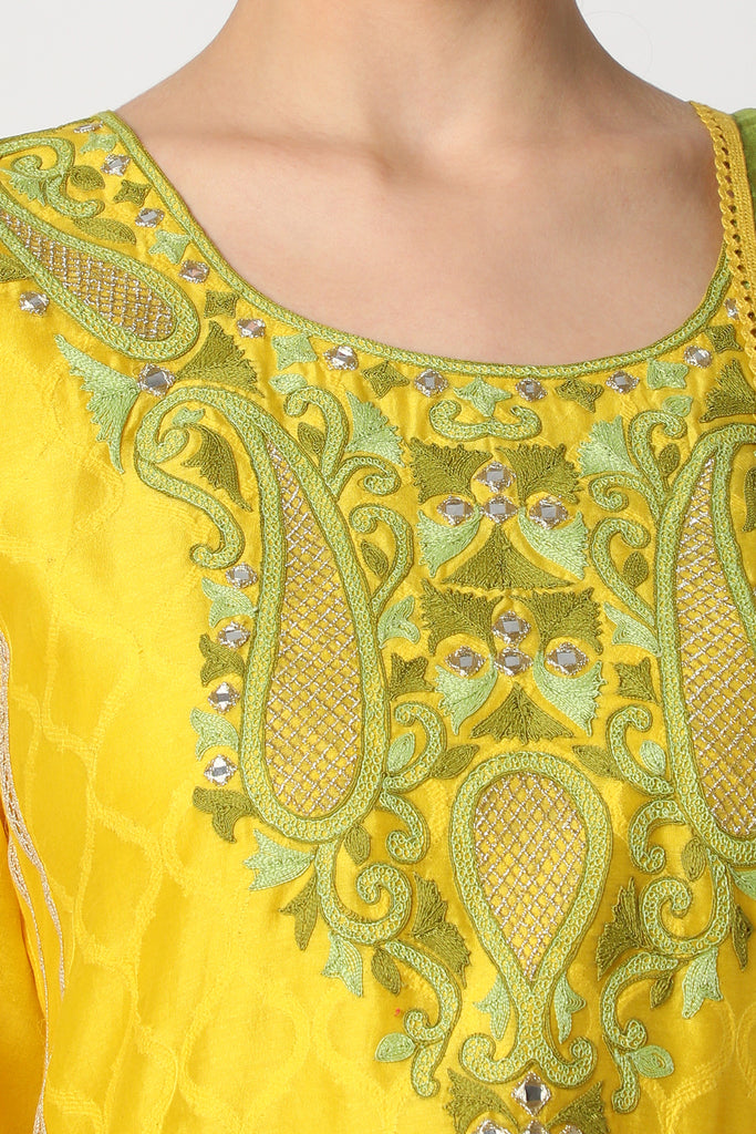 Women's Yellow Embroidered Kurta Set Closeview