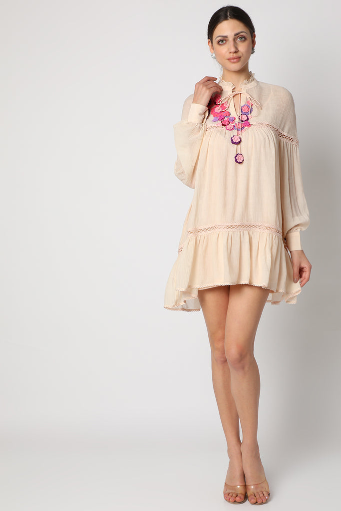 Pale pink Tunic dress in wrinkle cotton fabric with crochet flowers and lace details.
